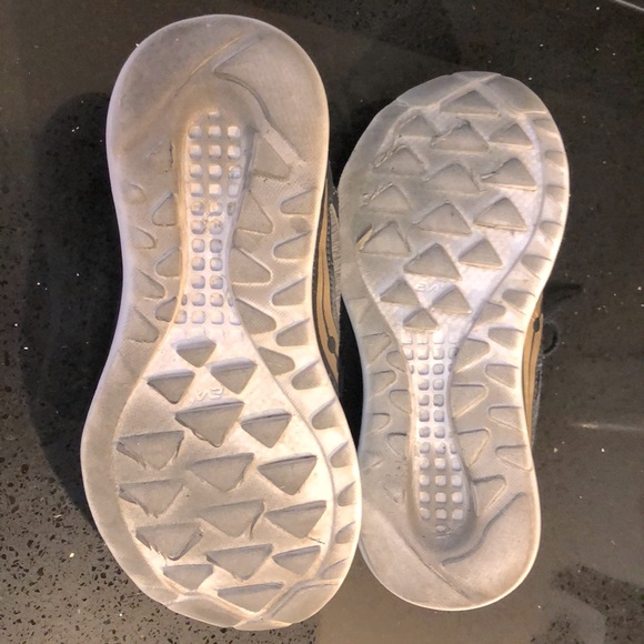 Saucony tennis shoes/sneakers (black & grey) - Picture 6 of 6